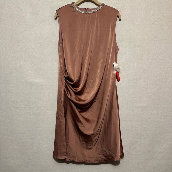 *FLAW* NWT Ieena Mac Duggal Satin Cocktail Dress w/ Rhinestone Accents - size 12 - Picture 4 of 9